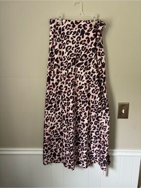 Pink Leopard Print Maxi Skirt - Sleek Animal Pattern